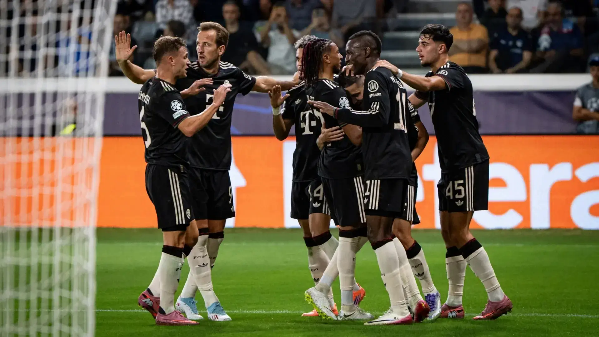 Bayern Munich chiếm đỉnh bảng xếp hạng Champions League