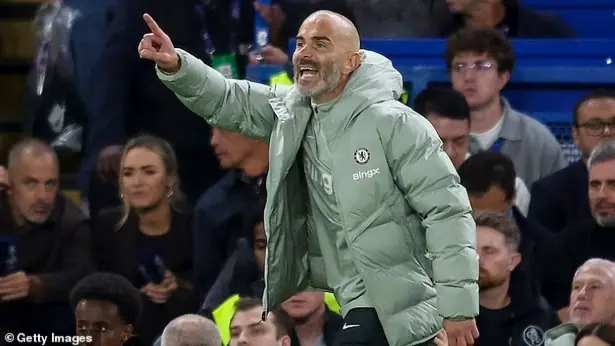 Enzo Maresca cảnh b&aacute;o Chelsea về &lsquo;lời nguyền&rsquo; thẻ đỏ
