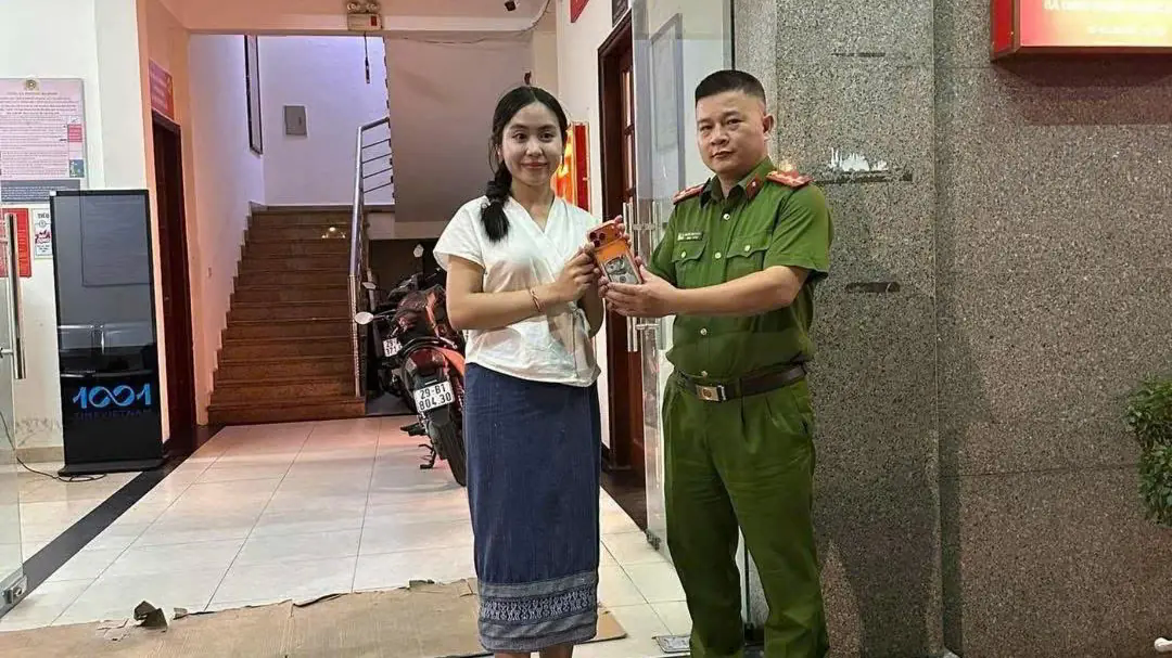C&ocirc;ng an H&agrave; Nội nhanh ch&oacute;ng t&igrave;m điện thoại cho người nước ngo&agrave;i