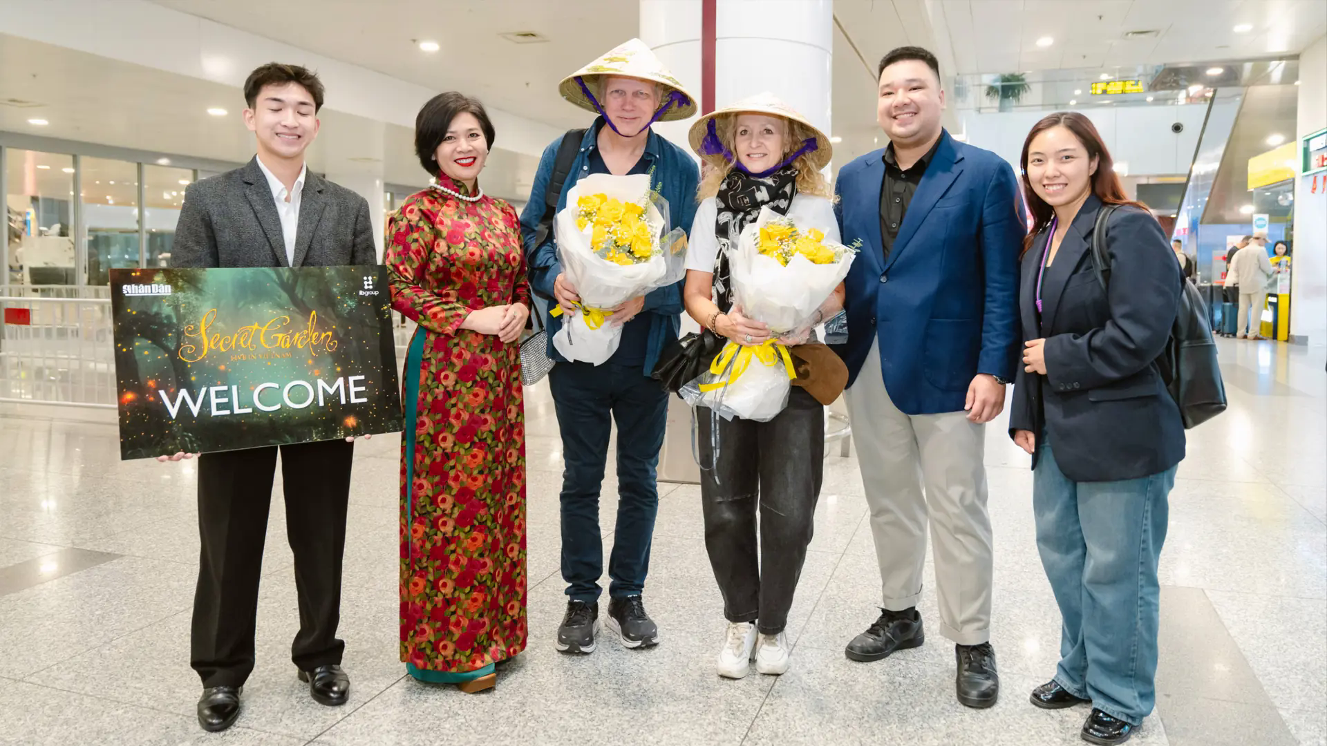 Secret Garden rạng rỡ khi tới Việt Nam, sẵn s&agrave;ng gặp kh&aacute;n giả