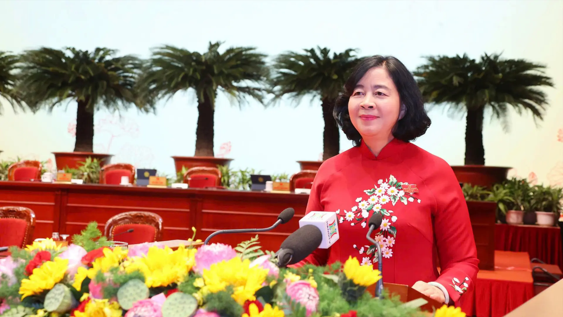 Đồng ch&iacute; B&ugrave;i Thị Minh Ho&agrave;i tr&uacute;ng cử Ban Chấp h&agrave;nh Đảng bộ TP H&agrave; Nội kh&oacute;a XVIII với số phiếu cao nhất: 99,27%