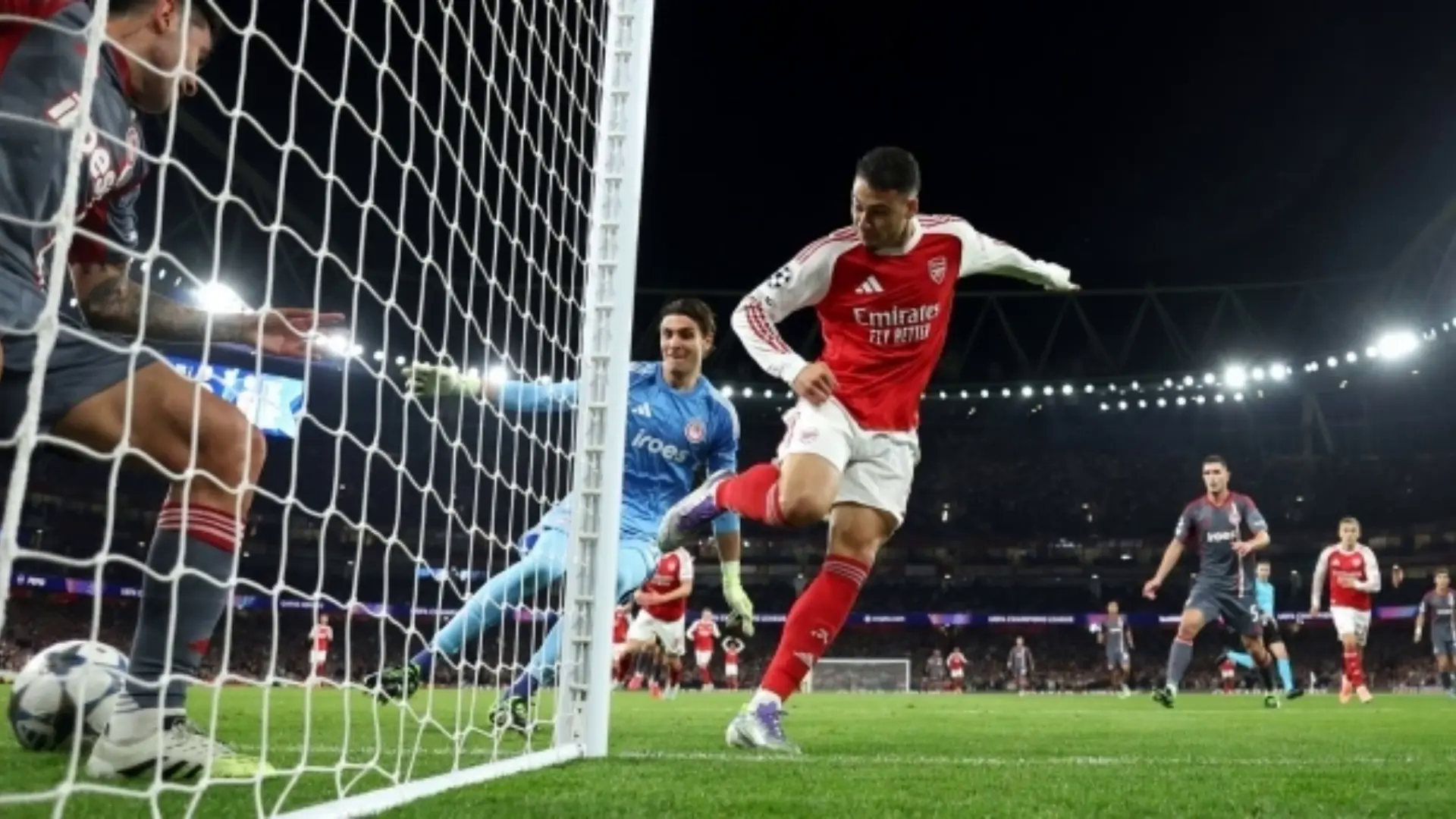 Vượt qua Olympiacos, Arsenal tiếp đ&agrave; thăng hoa tại Champions League