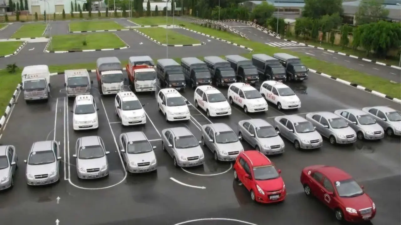 Lịch s&aacute;t hạch GPLX tr&ecirc;n địa b&agrave;n H&agrave; Nội th&aacute;ng 11/2025