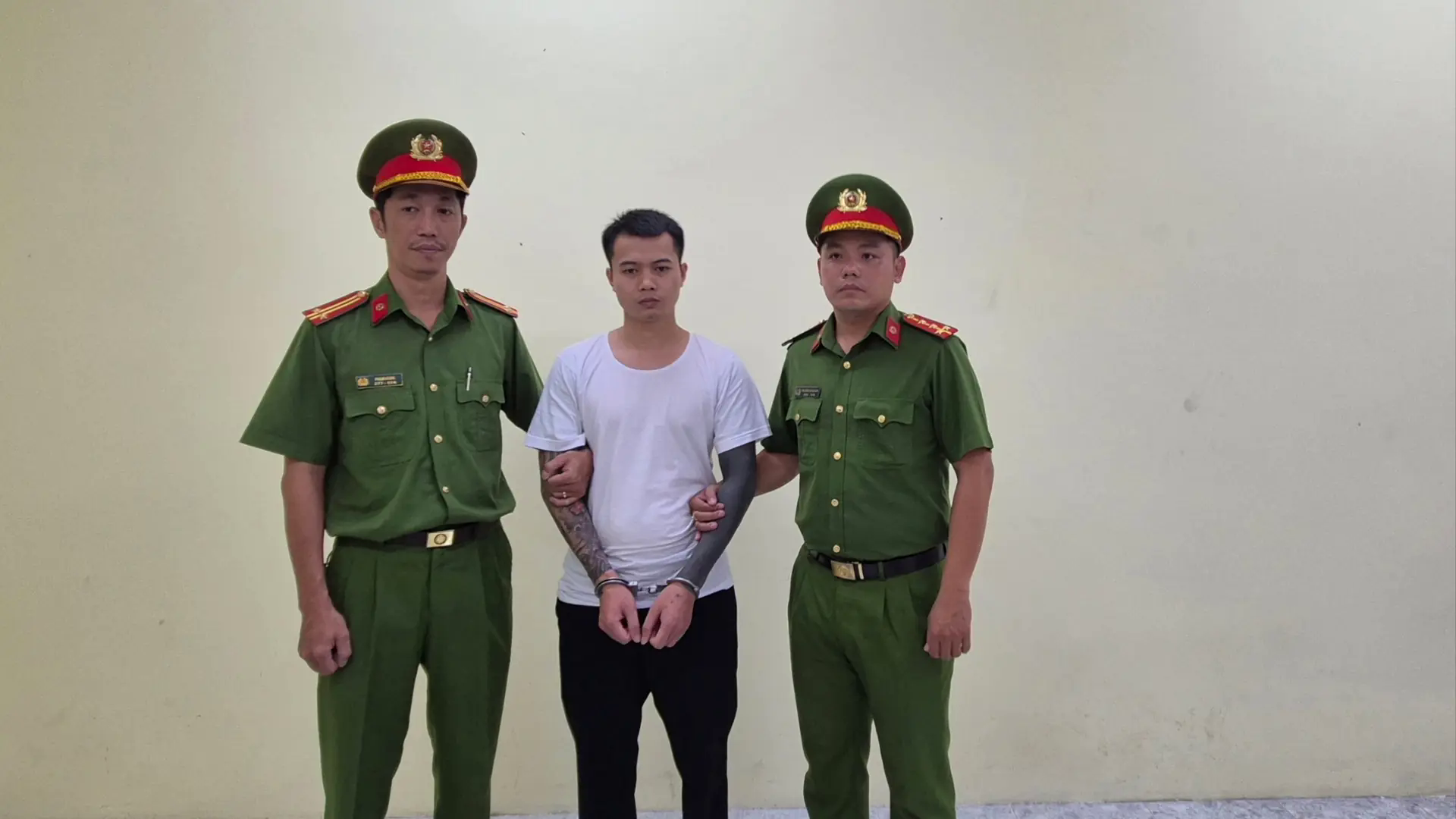 Bắt tạm giam TikToker 'T&agrave;ng Keng'