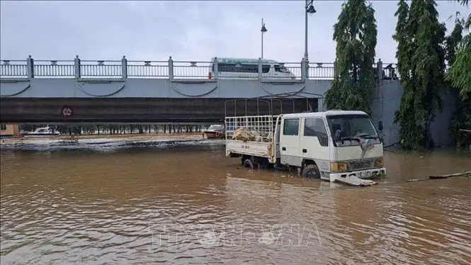 Lũ s&ocirc;ng Hương xuống s&aacute;t b&aacute;o động 3, Huế vẫn ngập diện rộng