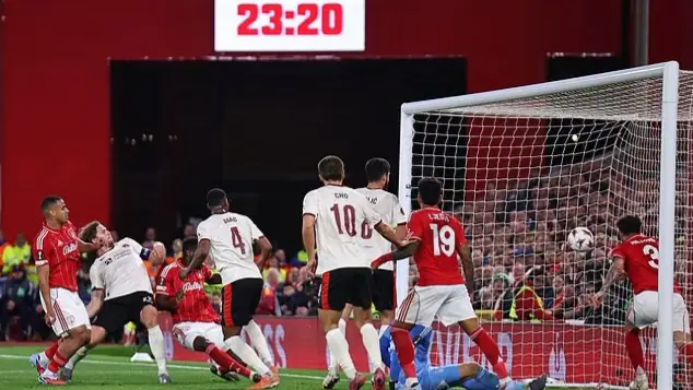 Nottingham Forest thất bại v&igrave; t&igrave;nh huống cố định