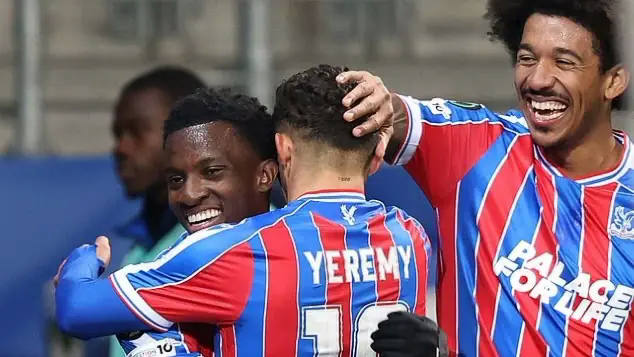 Crystal Palace thể hiện sức mạnh tại Conference League
