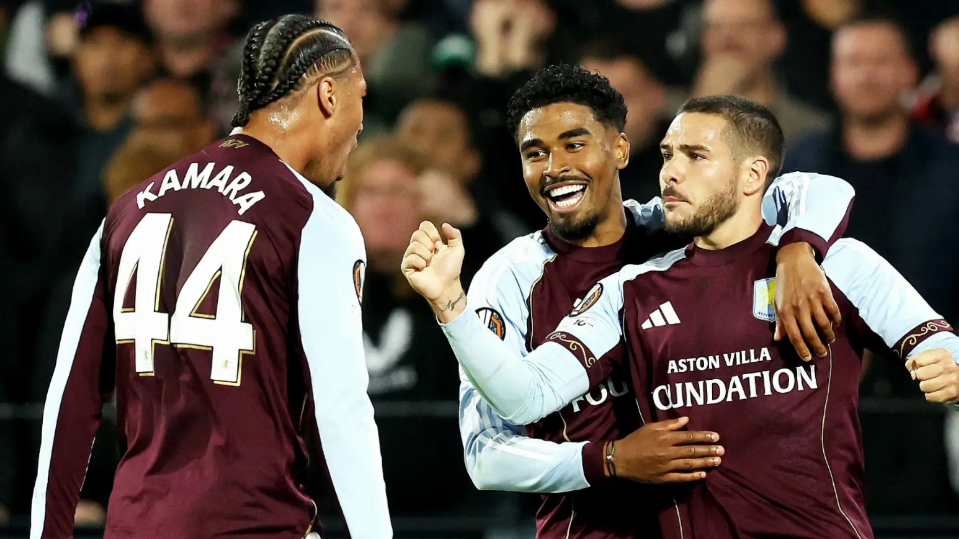Aston Villa tiếp tục thắng tại Europa League