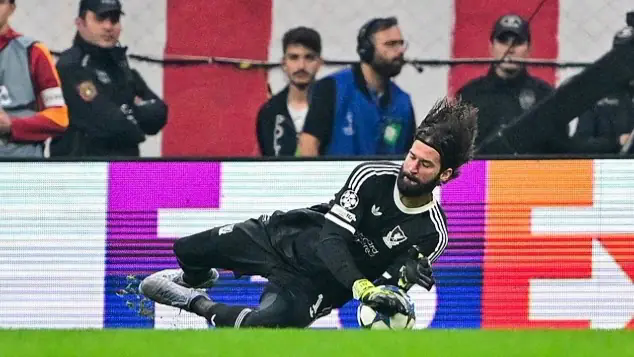Liverpool mất Alisson Becker trong s&aacute;u tuần