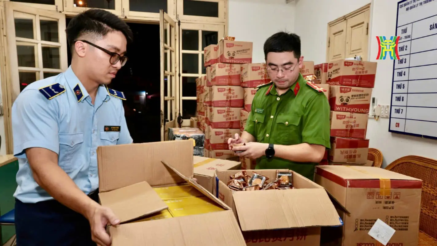Thu giữ gần 4.000 b&aacute;nh Trung thu nhập lậu