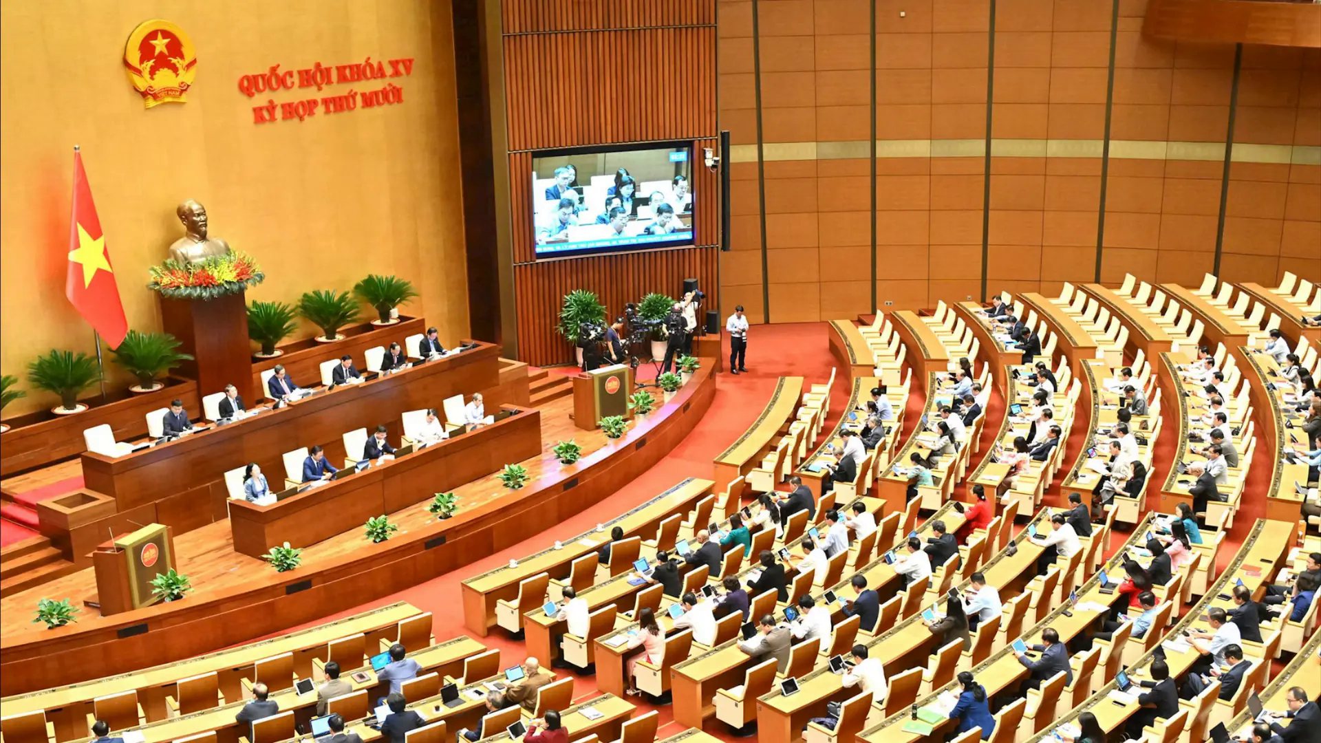 Tăng trưởng kinh tế, tho&aacute;t khỏi bẫy thu nhập trung b&igrave;nh