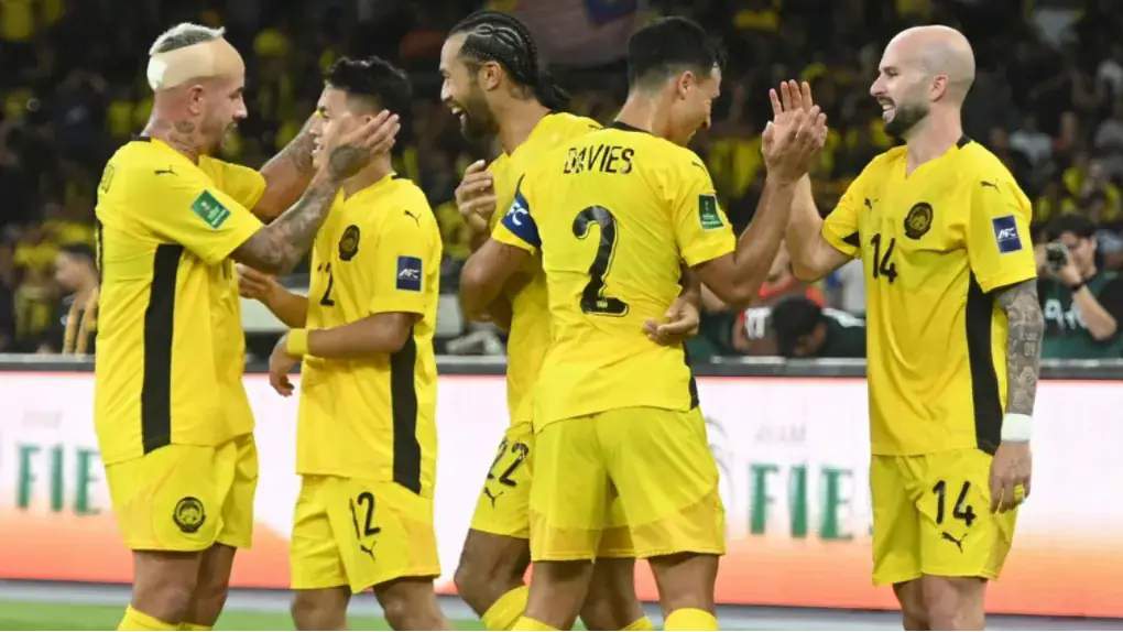 FIFA ra &aacute;n phạt nặng với b&oacute;ng đ&aacute; Malaysia