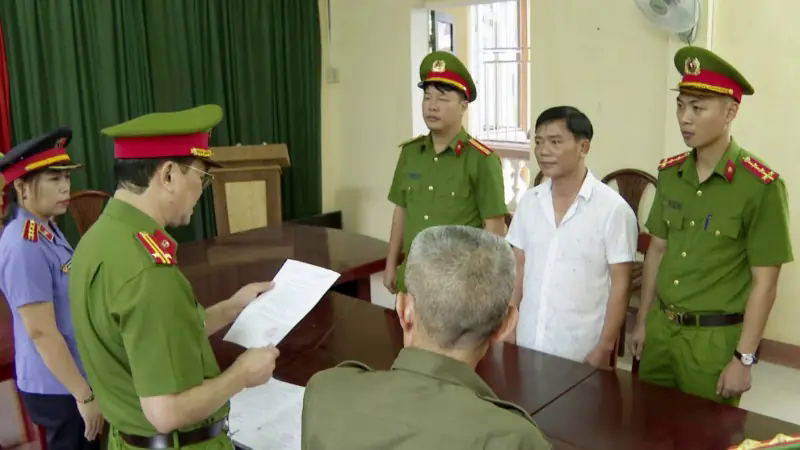 Bắt Gi&aacute;m đốc c&ocirc;ng ty v&agrave;ng bạc ở Hưng Y&ecirc;n v&igrave; trốn thuế