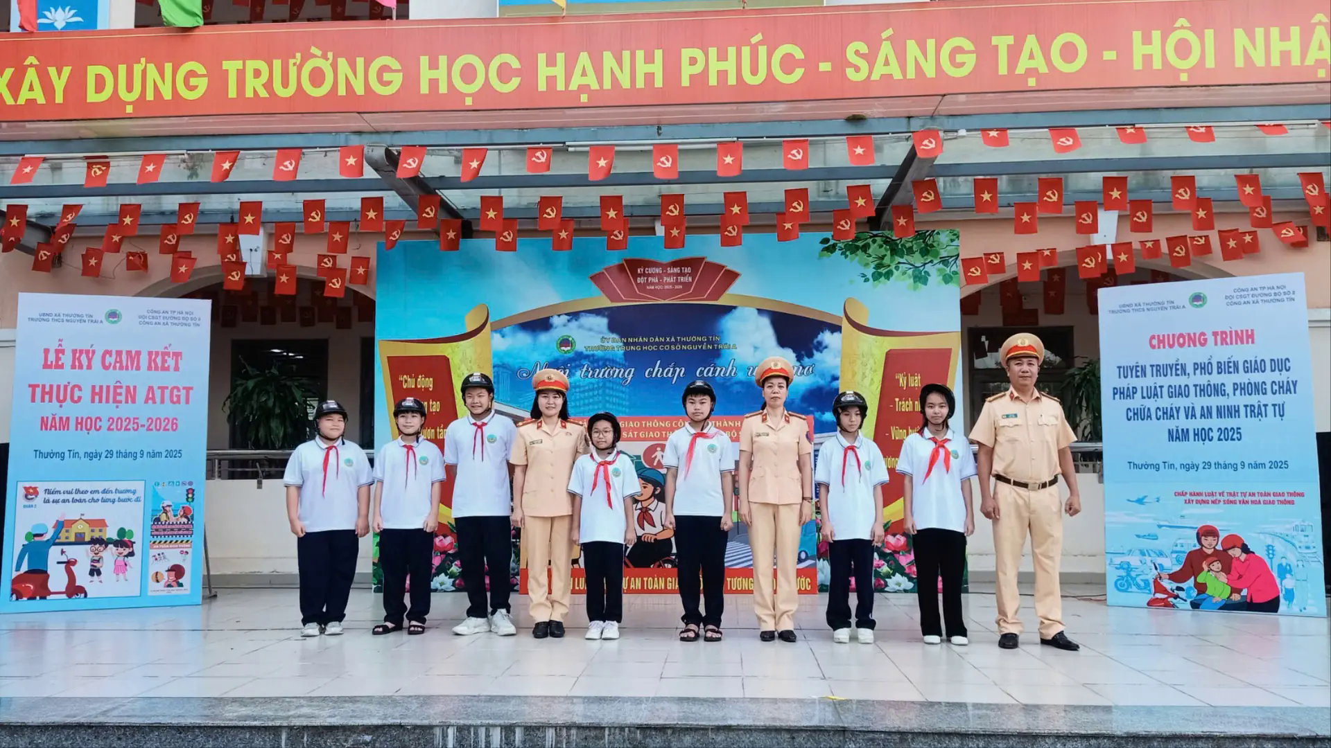CSGT H&agrave; Nội li&ecirc;n tiếp đột xuất kiểm tra b&atilde;i xe trường học
