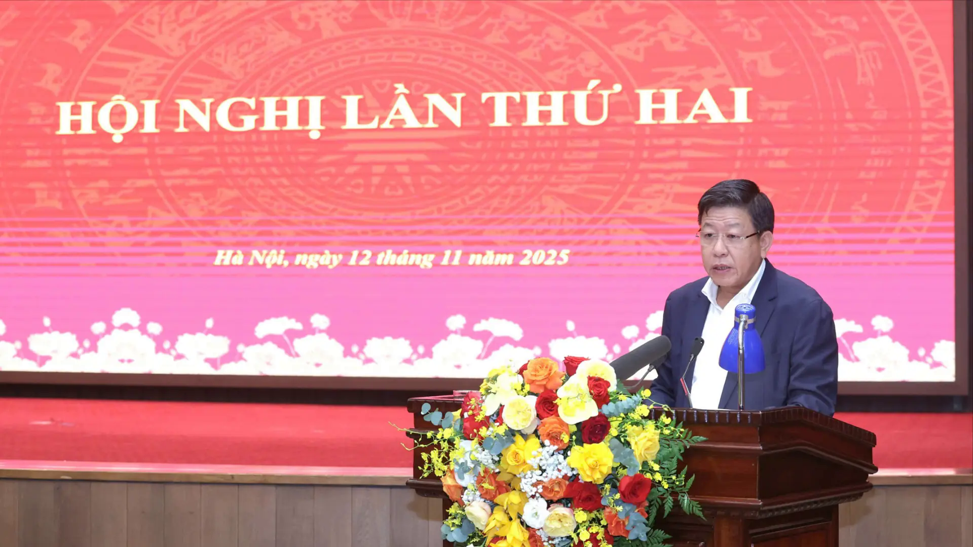 Chuyển từ tư duy 'quản l&yacute;' sang tư duy 'kiến tạo - phục vụ'