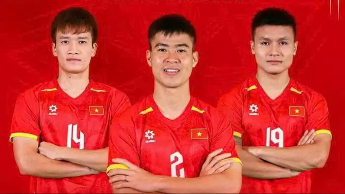 Duy Mạnh đeo băng đội trưởng đội tuyển Việt Nam