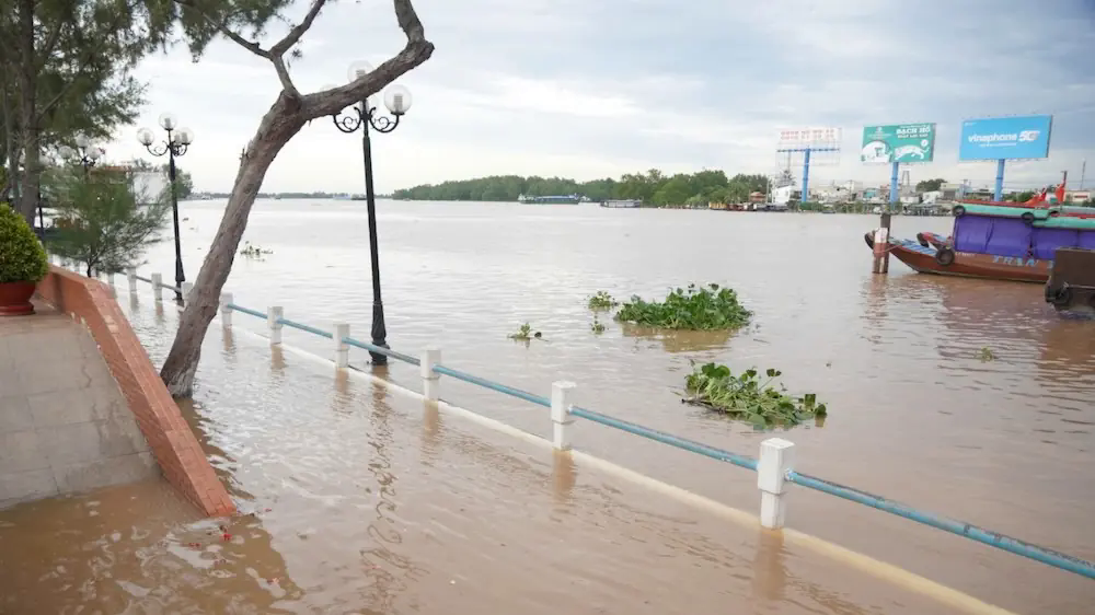 Triều cường ở Cần Thơ vượt b&aacute;o động III trở lại