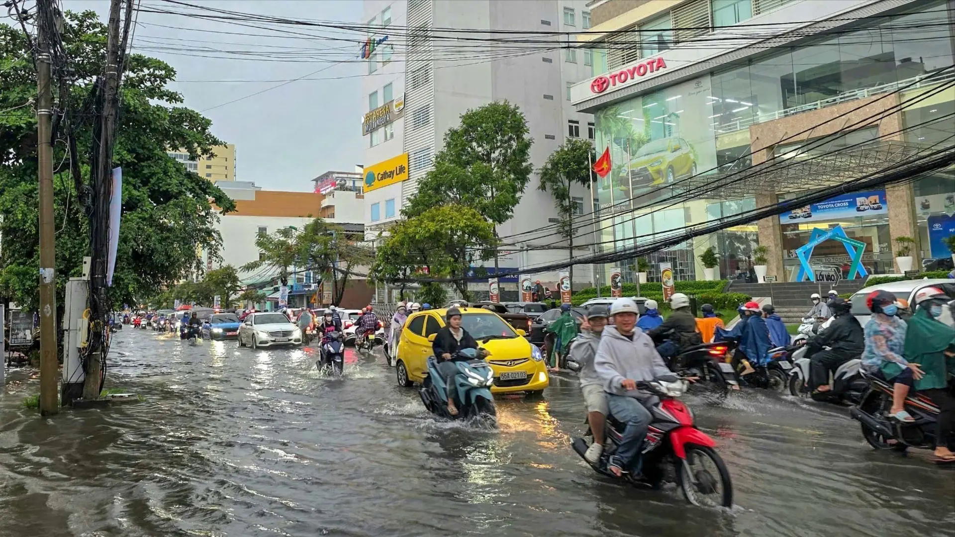 Trung Bộ mưa to, Bắc Bộ c&oacute; mưa do kh&ocirc;ng kh&iacute; lạnh
