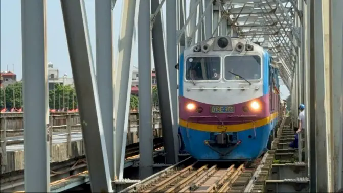 Tạm dừng nhiều chuyến t&agrave;u ng&agrave;y 20/11 do mưa lũ tại miền Trung