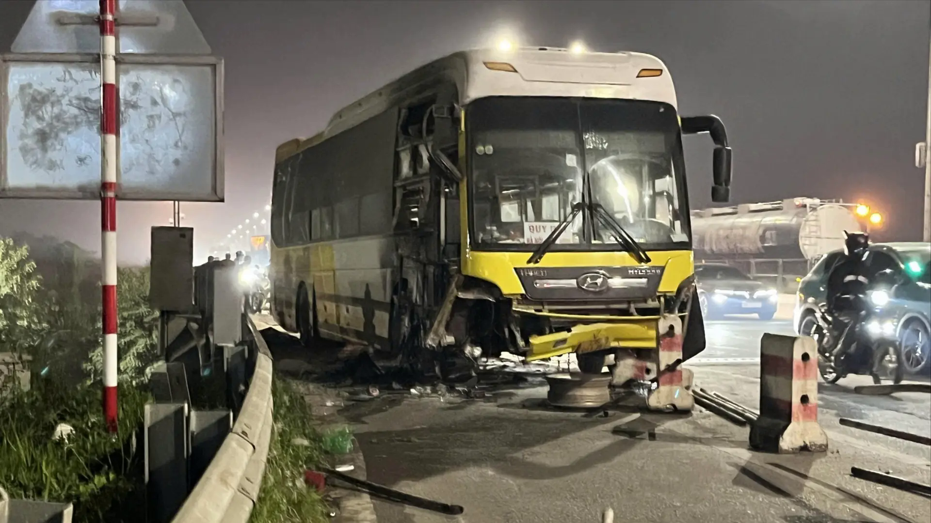 2 người tử vong sau c&uacute; t&ocirc;ng trực diện với &ocirc;t&ocirc; kh&aacute;ch