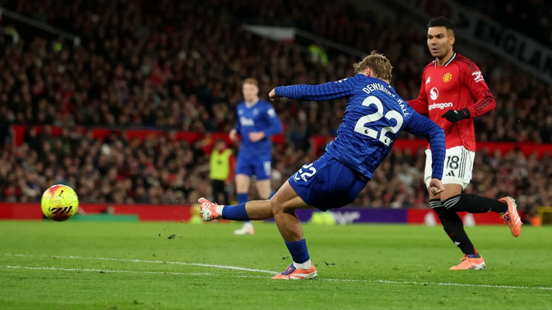 Manchester United nhận thất bại đ&aacute;ng xấu hổ