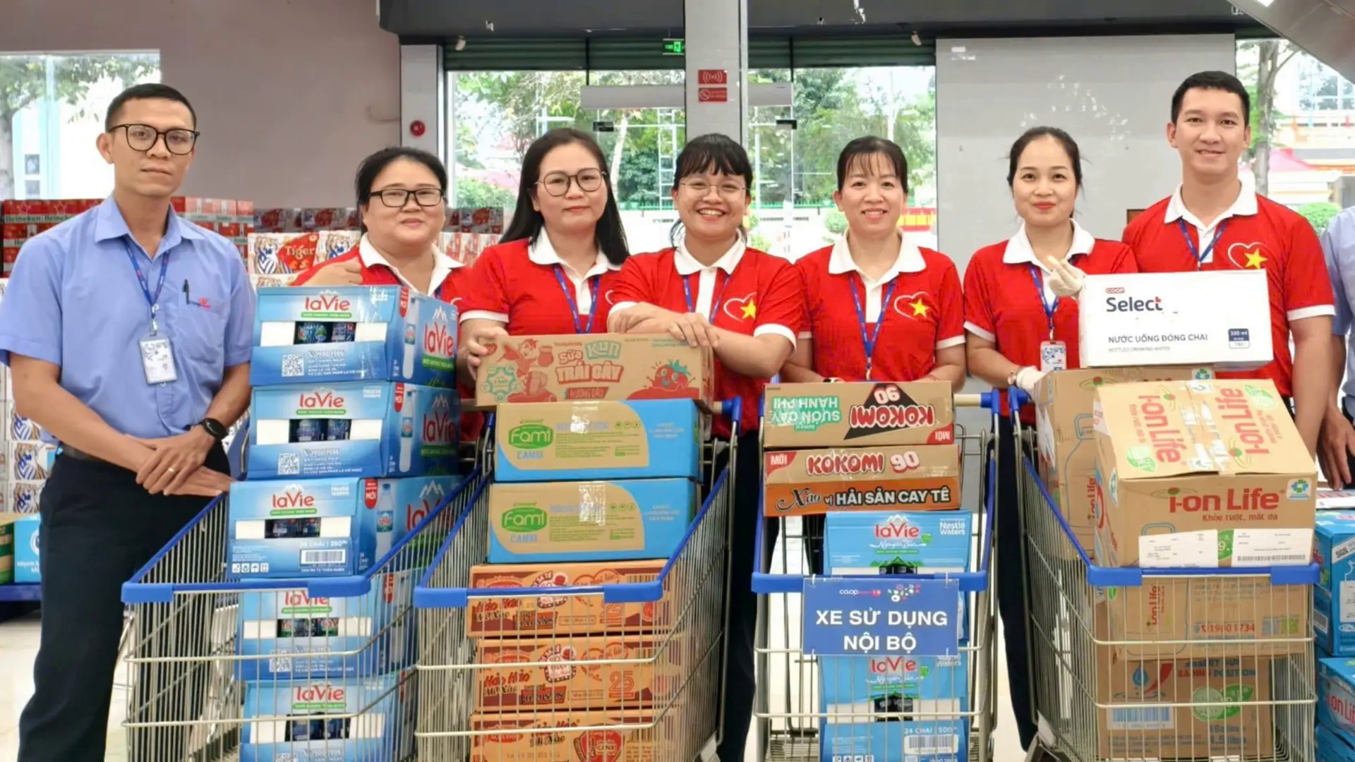 Saigon Co.op b&aacute;n h&agrave;ng kh&ocirc;ng lợi nhuận c&ugrave;ng b&agrave; con miền Trung &ndash; T&acirc;y Nguy&ecirc;n t&aacute;i thiết cuộc sống