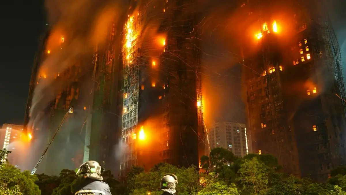 Hong Kong bắt 3 nghi phạm sau vụ ch&aacute;y chung cư