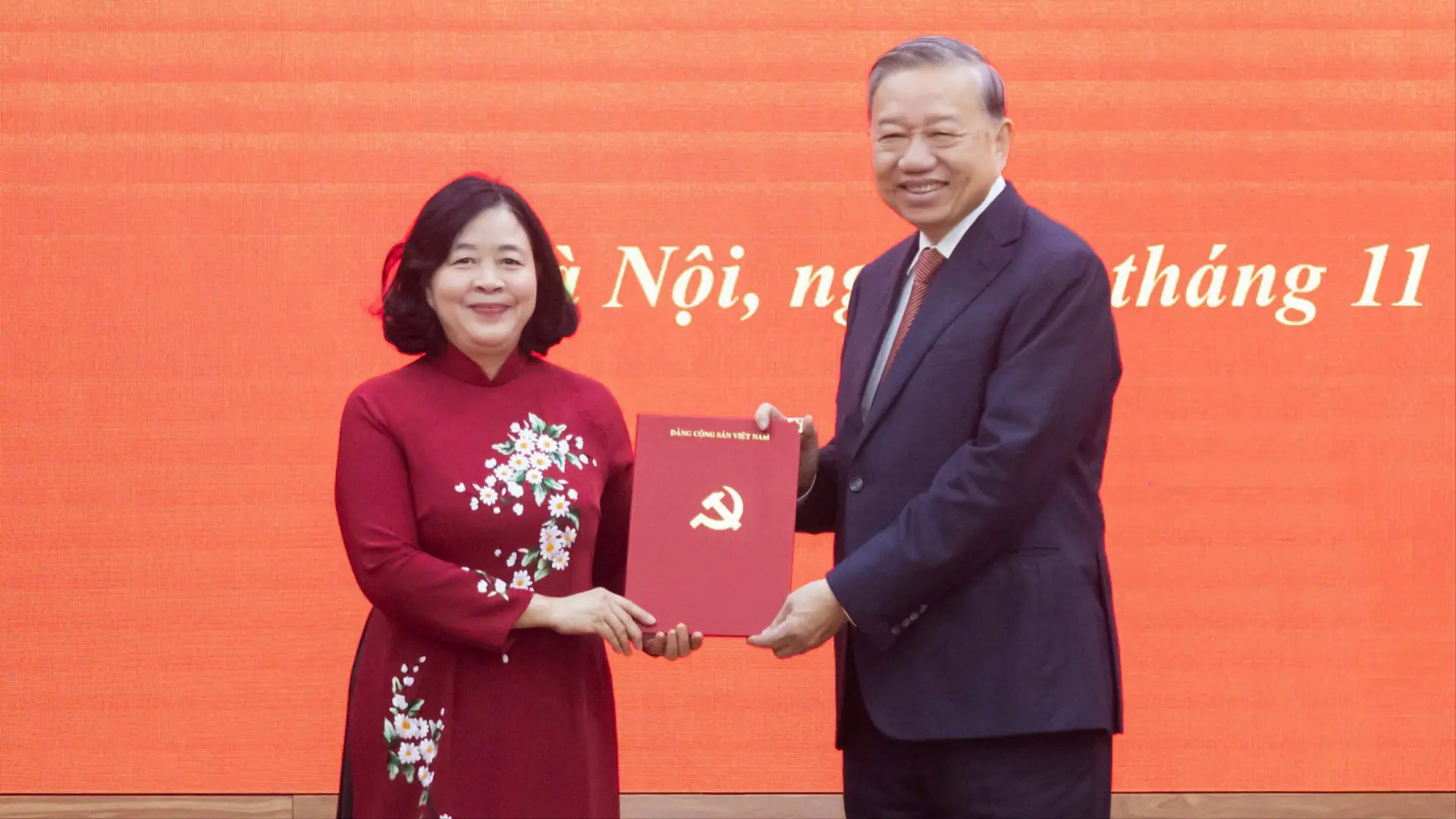 Đồng ch&iacute; B&ugrave;i Thị Minh Ho&agrave;i giữ chức B&iacute; thư Đảng ủy MTTQ, c&aacute;c đo&agrave;n thể Trung ương