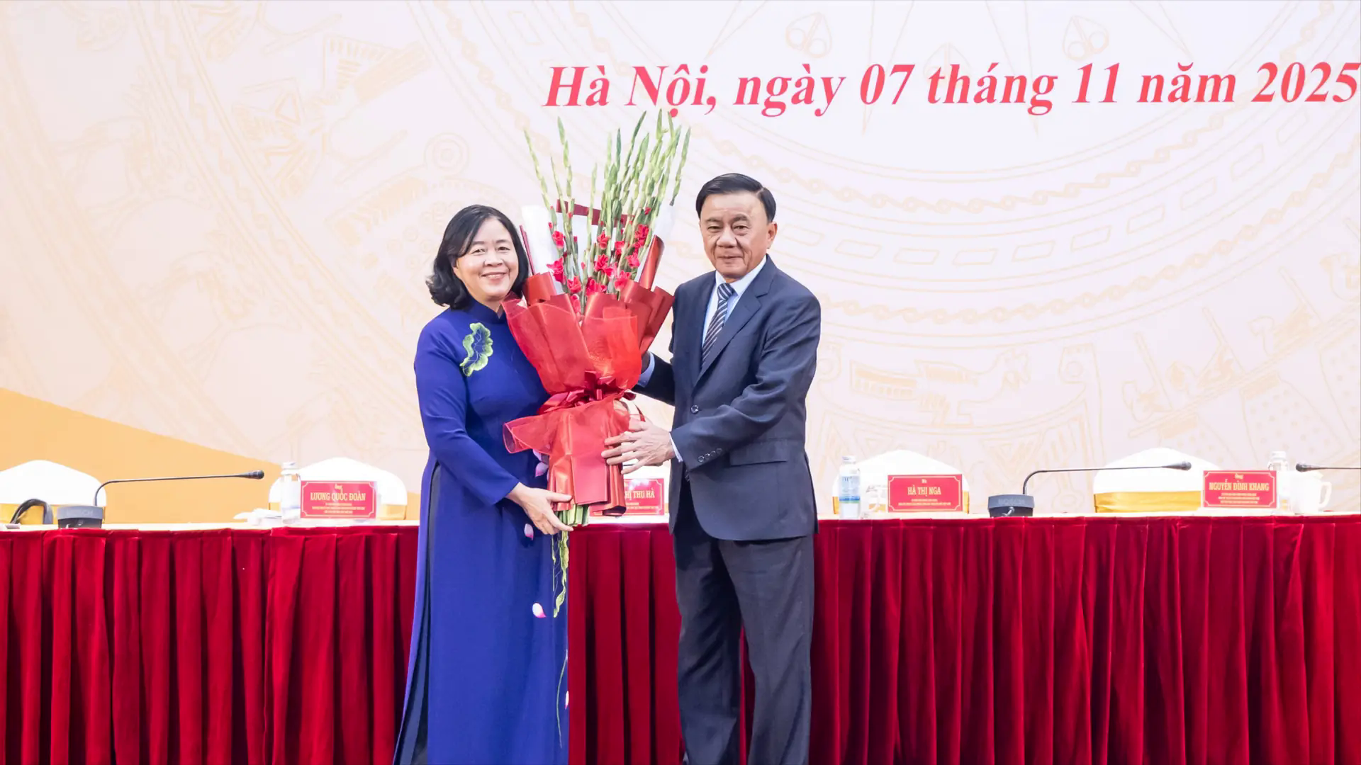 Đồng ch&iacute; B&ugrave;i Thị Minh Ho&agrave;i l&agrave;m Chủ tịch Ủy ban Trung ương MTTQ Việt Nam