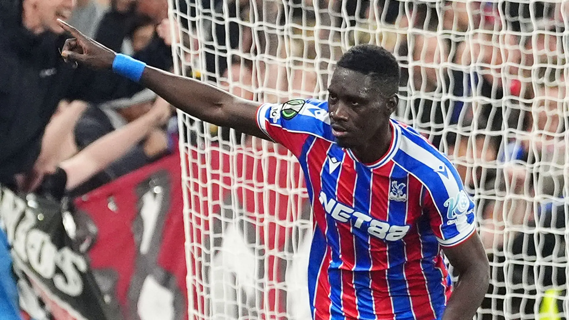 Crystal Palace thắng trận s&acirc;n nh&agrave; đầu ti&ecirc;n ở c&uacute;p ch&acirc;u &Acirc;u