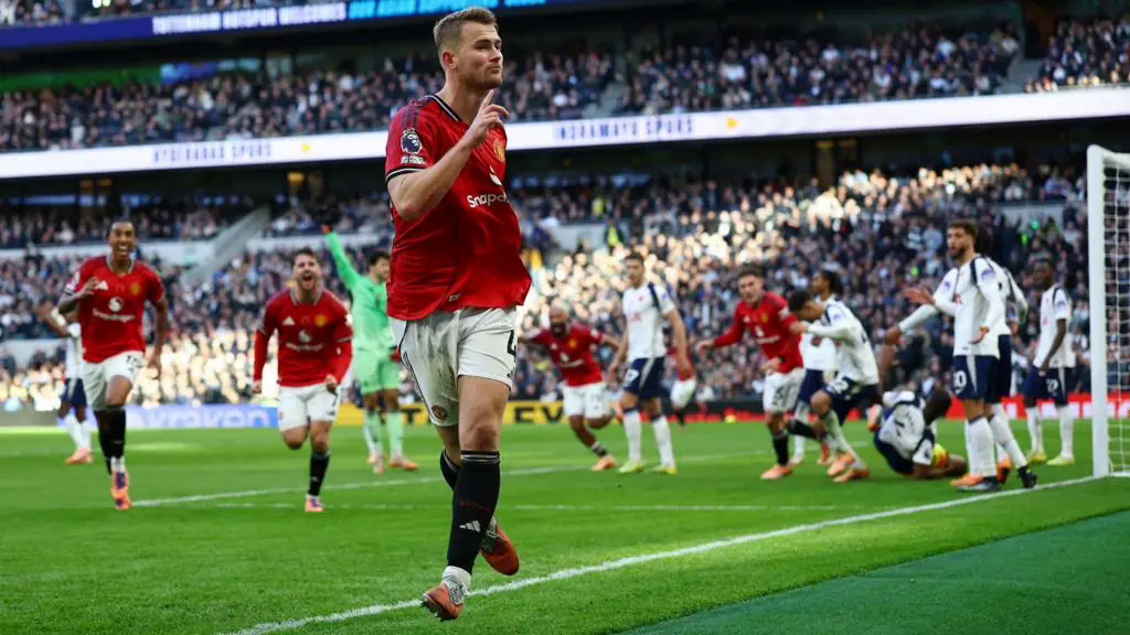 De Ligt gi&uacute;p Man United tho&aacute;t thua tr&ecirc;n s&acirc;n Tottenham
