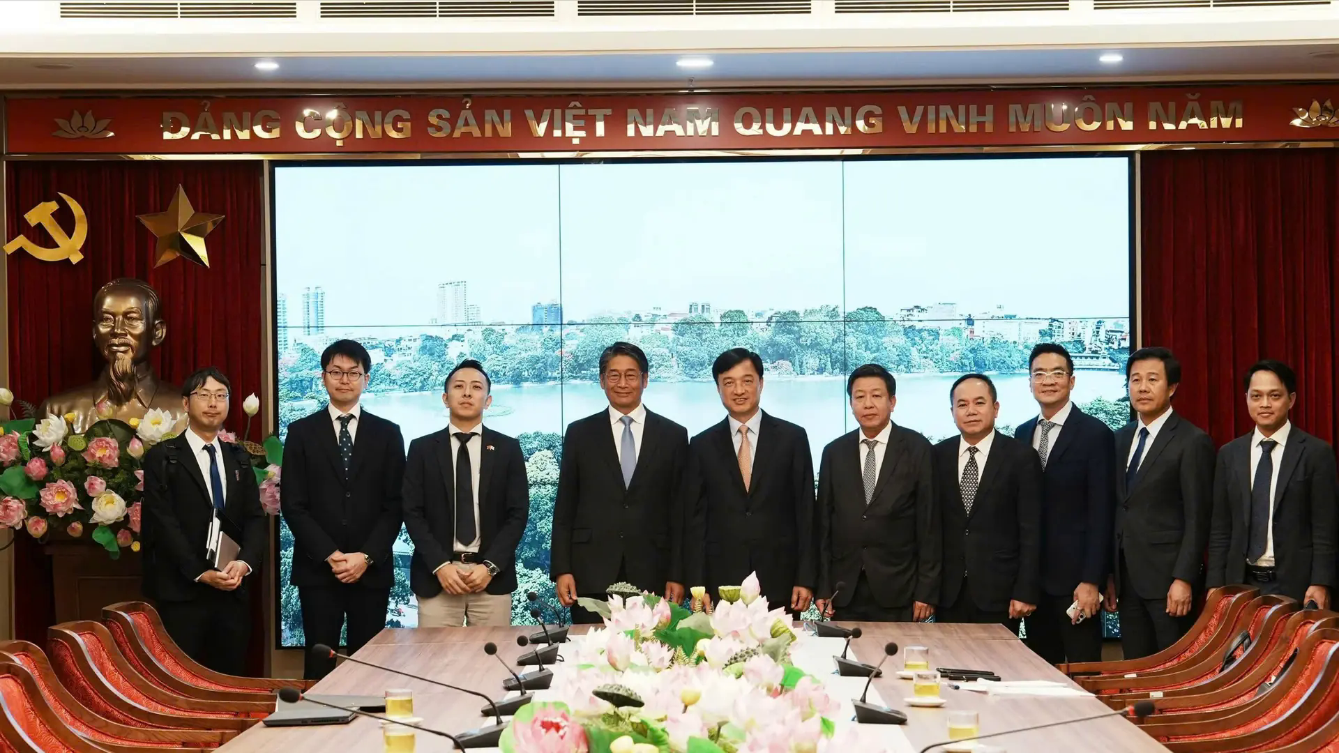 Giải quyết vướng mắc, chia sẻ s&aacute;ng kiến, th&uacute;c đẩy hợp t&aacute;c