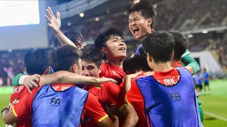 Thủ tướng Phạm Minh Ch&iacute;nh ch&uacute;c mừng U22 & Futsal nữ Việt Nam
