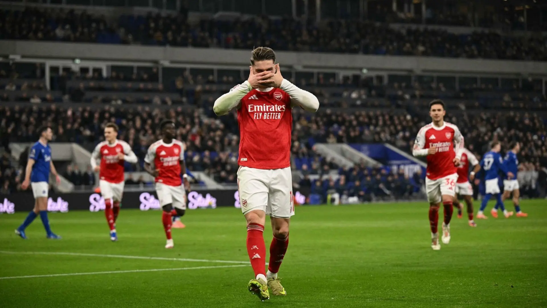 Gyokeres tỏa s&aacute;ng, Arsenal đ&ograve;i lại ng&ocirc;i đầu Ngoại hạng Anh