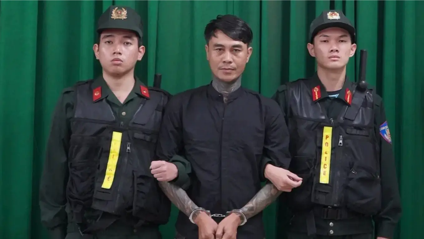 Bắt tr&ugrave;m đ&ograve;i nợ Phong L&ecirc;