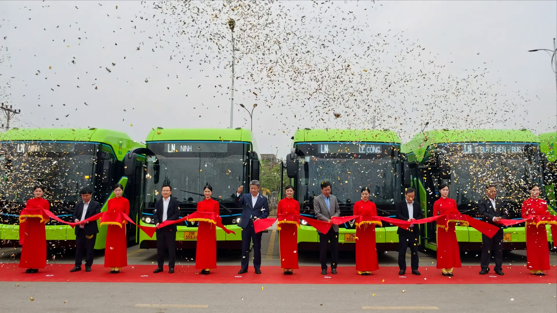 Tr&ecirc;n 26% xe bu&yacute;t H&agrave; Nội đ&atilde; chuyển đổi phương tiện 'xanh'