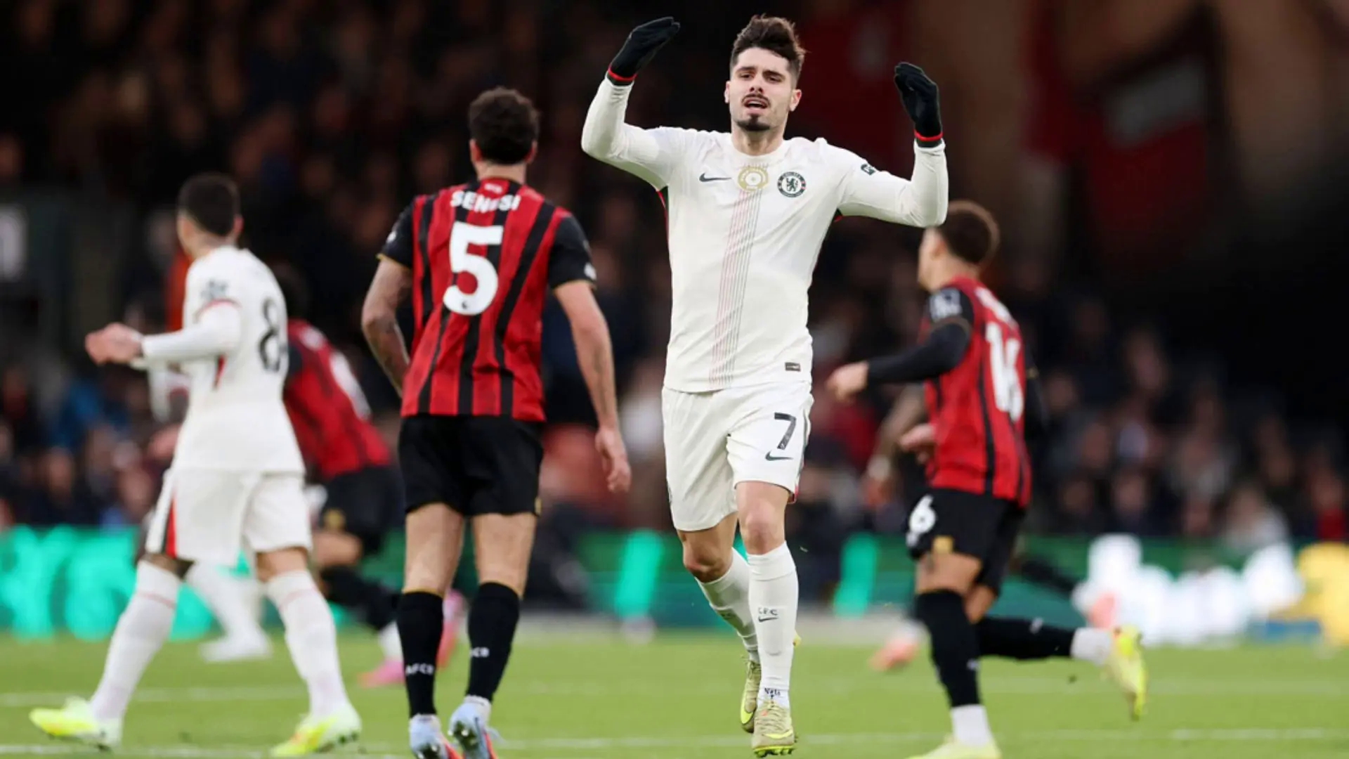 Chelsea g&acirc;y thất vọng trong ng&agrave;y Cole Palmer t&aacute;i xuất