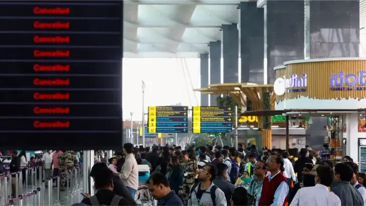 IndiGo hủy h&agrave;ng ngh&igrave;n chuyến bay, nhiều h&agrave;nh kh&aacute;ch mắc kẹt