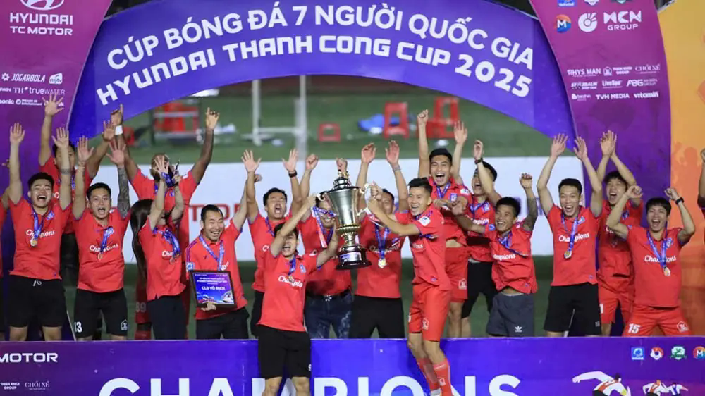 Thi&ecirc;n Kh&ocirc;i FC v&ocirc; địch c&uacute;p b&oacute;ng đ&aacute; 7 người Quốc gia