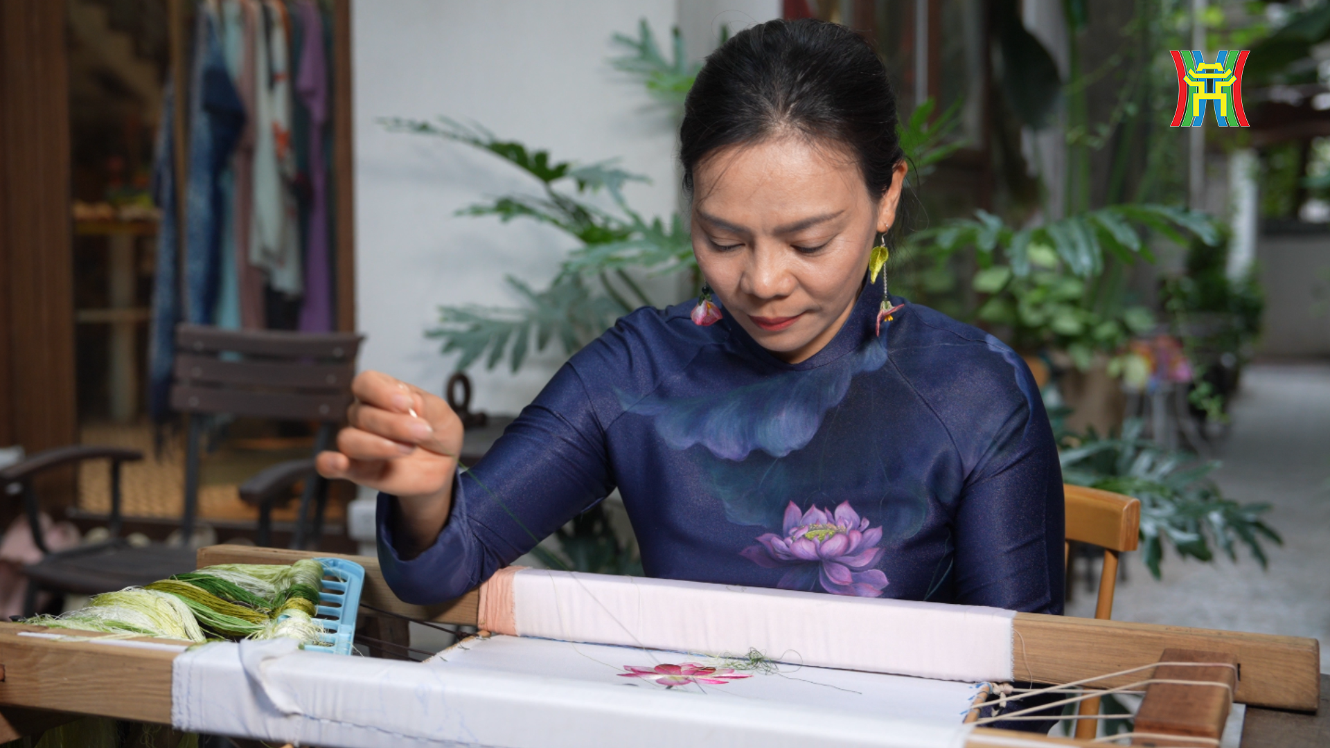 Ngh&ecirc;̣ nh&acirc;n H&agrave; Nội: Biến h&oacute;a tranh th&ecirc;u tay