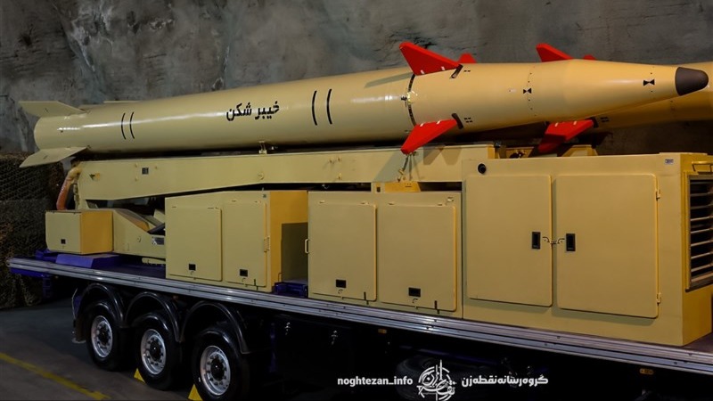 Iran lần đầu ti&ecirc;n ph&oacute;ng t&ecirc;n lửa đạn đạo Kheibarshekan