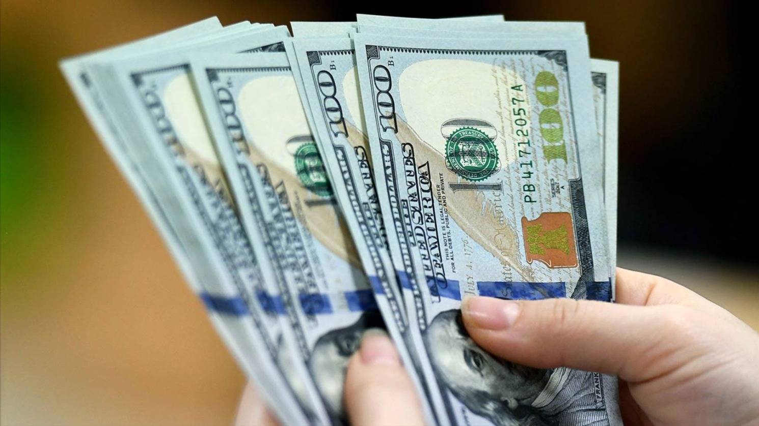 Tỷ gi&aacute; USD tăng 'kịch trần', gi&aacute; v&agrave;ng đi ngang