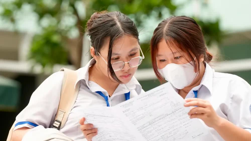 Đề thi ch&iacute;nh thức m&ocirc;n To&aacute;n THPT năm 2025