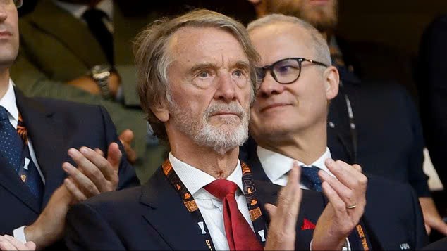 &Ocirc;ng chủ cũ của Rangers &lsquo;l&ecirc;n &aacute;n&rsquo; Sir Jim Ratcliffe