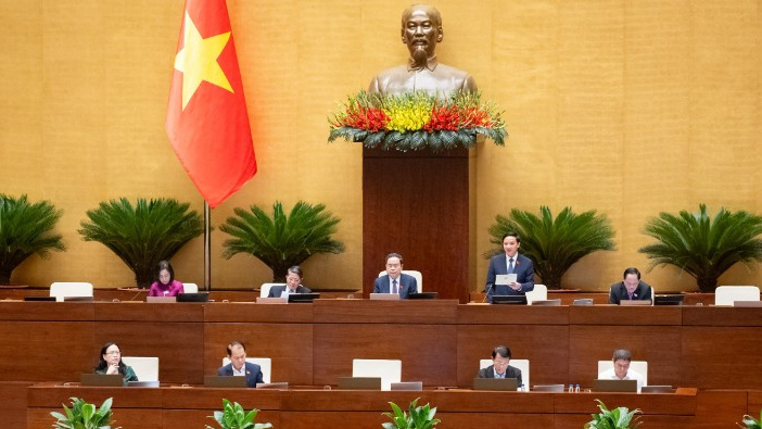 Quốc hội biểu quyết th&ocirc;ng qua 7 luật v&agrave; 7 nghị quyết