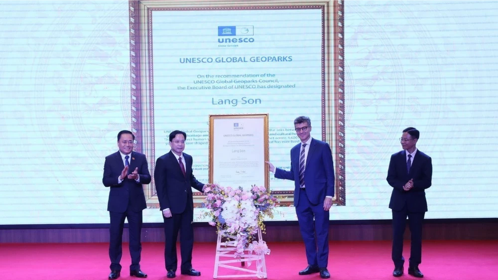 Lạng Sơn nhận danh hiệu C&ocirc;ng vi&ecirc;n địa chất to&agrave;n cầu UNESCO