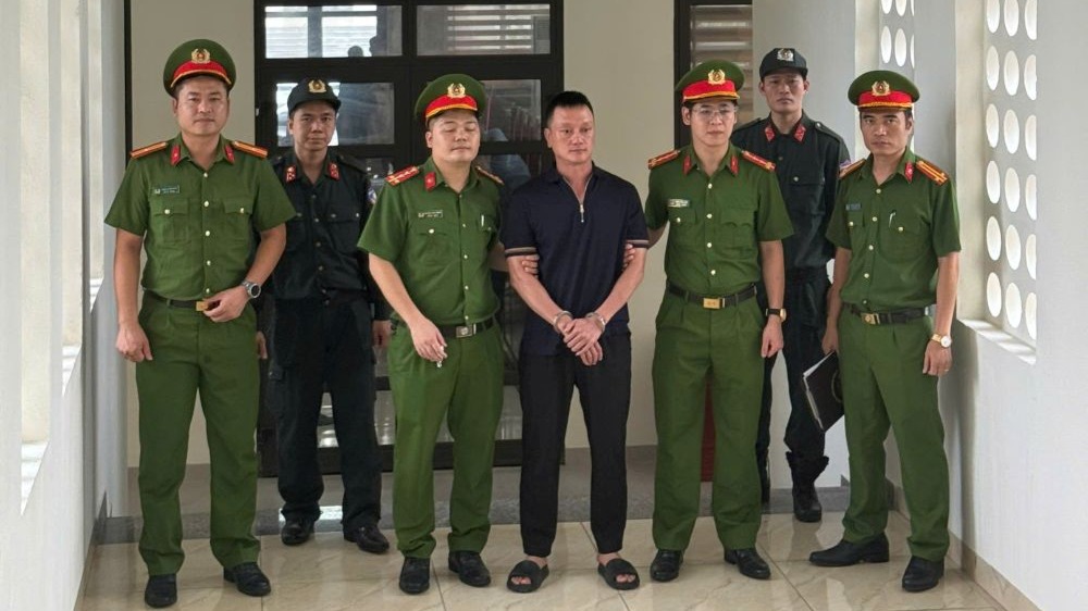 Khởi tố, bắt tạm giam tr&ugrave;m giang hồ Vi 'ngộ'