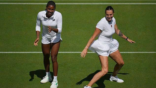 Coco Gauff v&agrave; Aryna Sabalenka &lsquo;đu trend&rsquo; TikTok