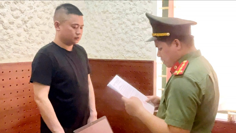 Bắt giữ Ph&oacute; VPĐD Tạp ch&iacute; Luật sư Việt Nam