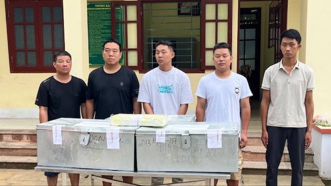 Đường d&acirc;y Việt-Trung vận chuyển 235kg bạc tinh khiết qua bi&ecirc;n giới